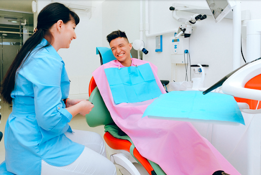 How Becoming a Dental Assistant Can Launch Your Career