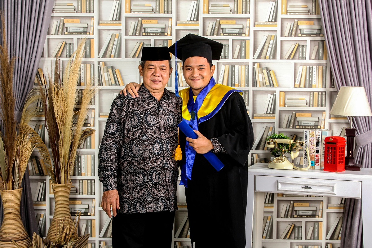 Country-Specific Aid for Students
