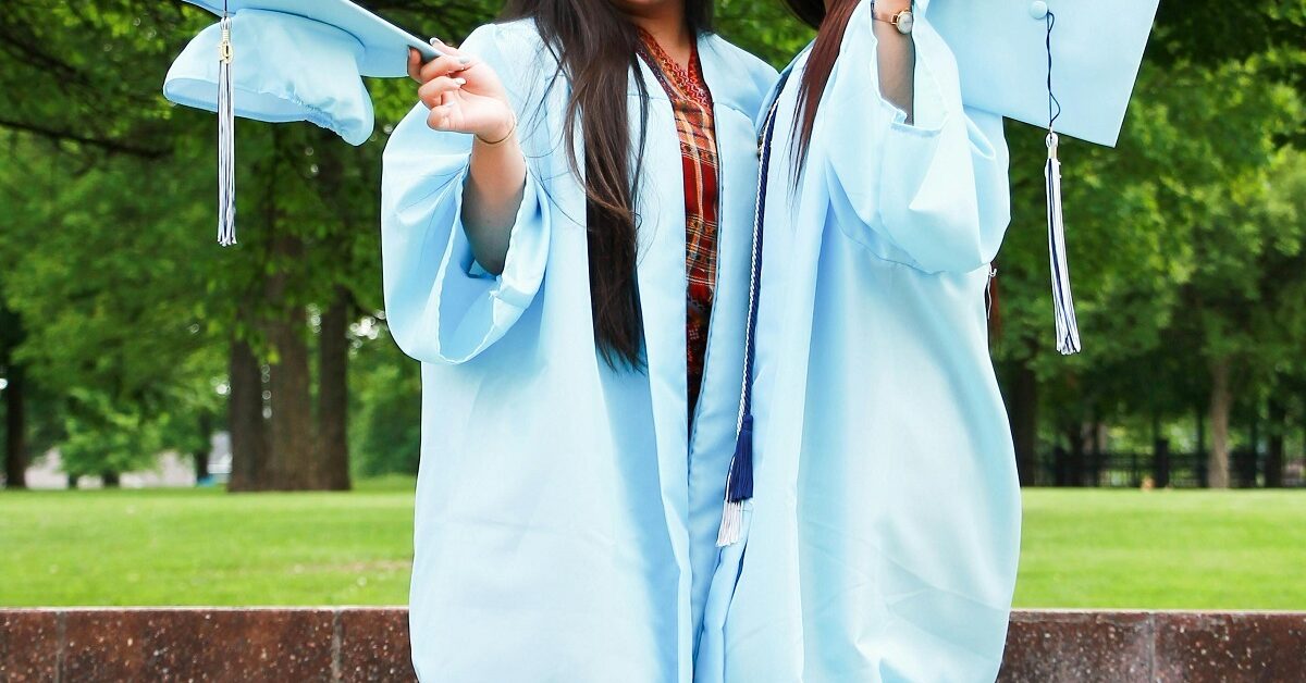 How to Secure Financial Aid for Online Associate Degrees