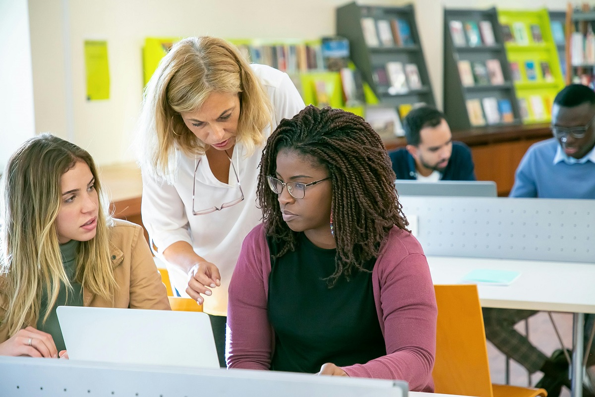 Immediate Peer Interaction in Campus Based Degree