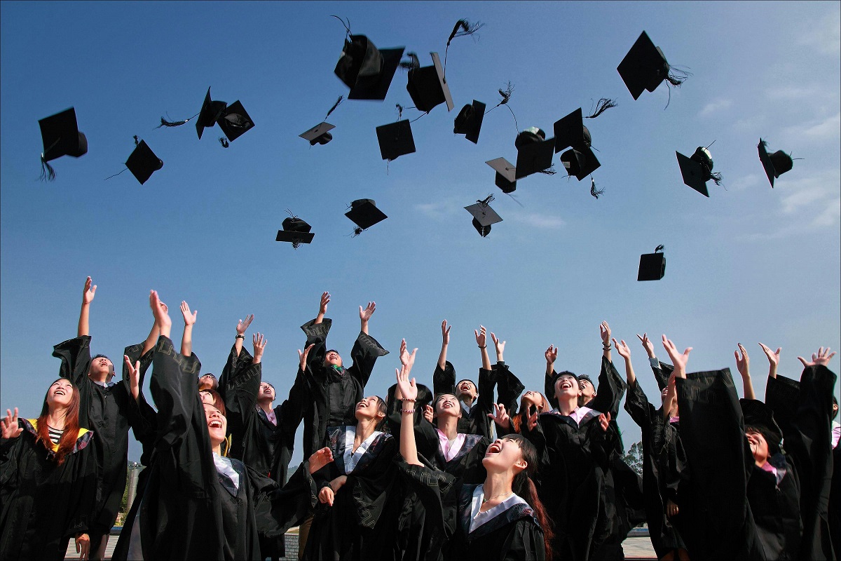 Seek Grants and Scholarships for Online Financial Aid