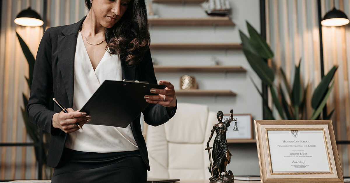 7 Best Personal Growth Benefits of a Law Degree