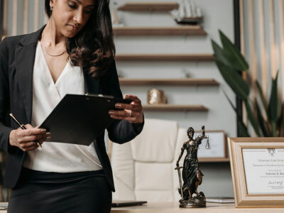 7 Best Personal Growth Benefits of a Law Degree